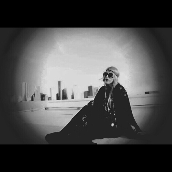 Meet your Posher, Nicolette - Picture 2 of 5